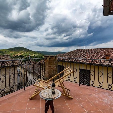 Апартаменти Art Rebus Tower In Tuscany Радда-ін-К'янті Екстер'єр фото