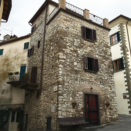 Апартаменти Art Rebus Tower In Tuscany Радда-ін-К'янті Екстер'єр фото