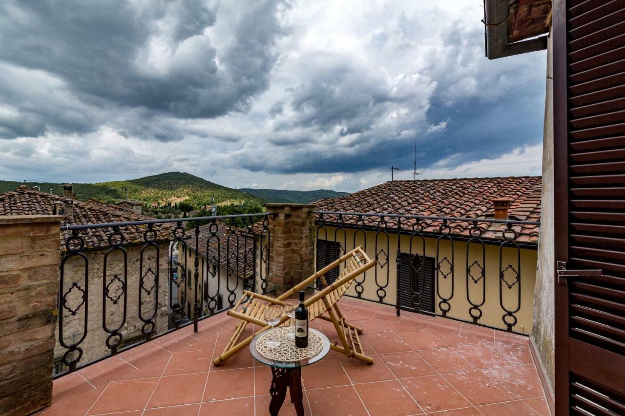 Апартаменти Art Rebus Tower In Tuscany Радда-ін-К'янті Екстер'єр фото