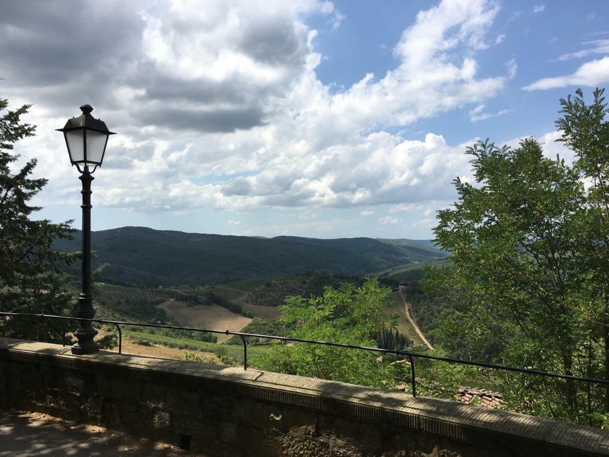 Апартаменти Art Rebus Tower In Tuscany Радда-ін-К'янті Екстер'єр фото